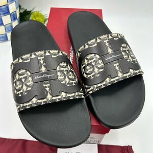 Men Salvatore Ferragamo groove Gancini  Pool slides size 12 made in Italy